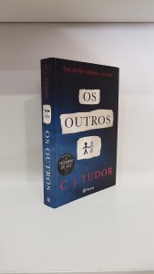 Os outros